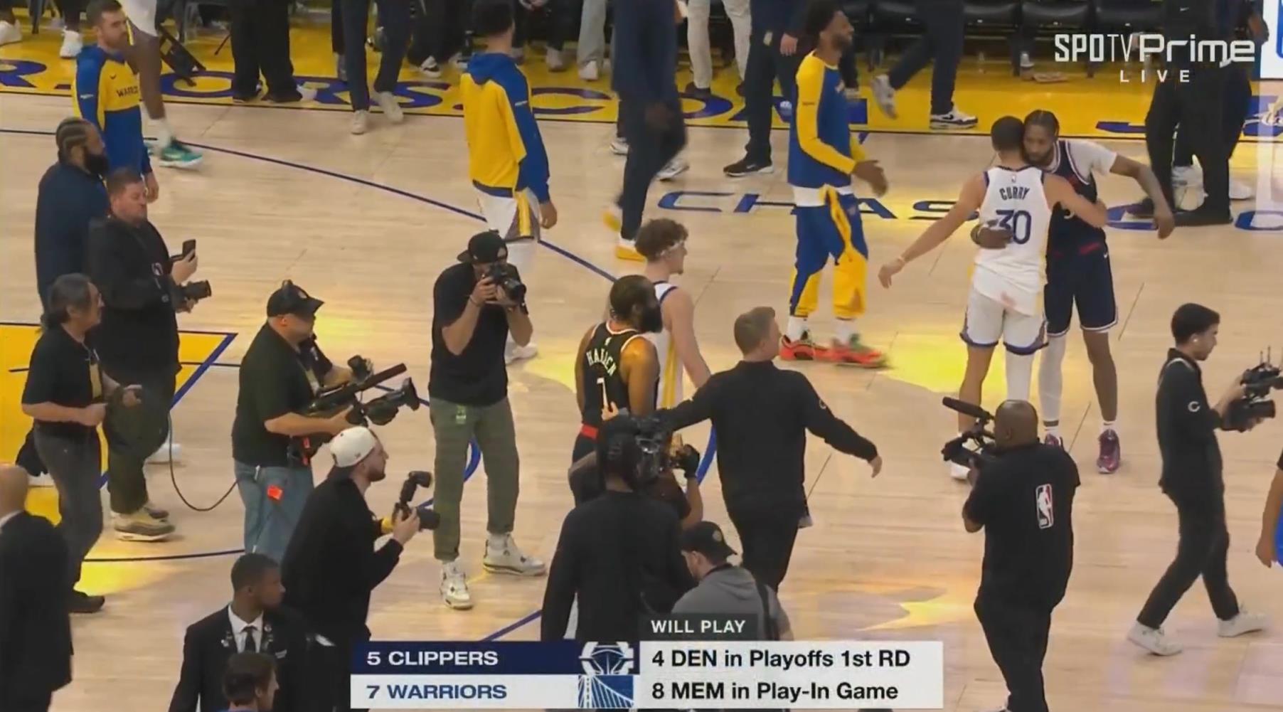 加時賽12分無解表現(xiàn)率隊獲勝！哈登賽后臉上笑容藏不住呀