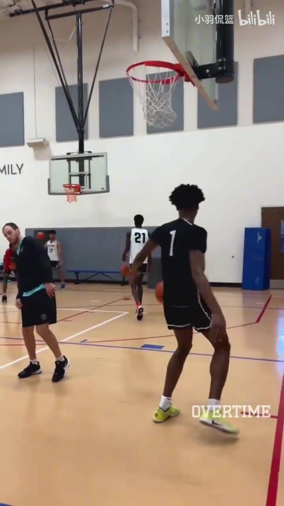 地表最強(qiáng)身體素質(zhì)？阿門(mén)扣籃簡(jiǎn)直就像直升機(jī)起飛一樣！