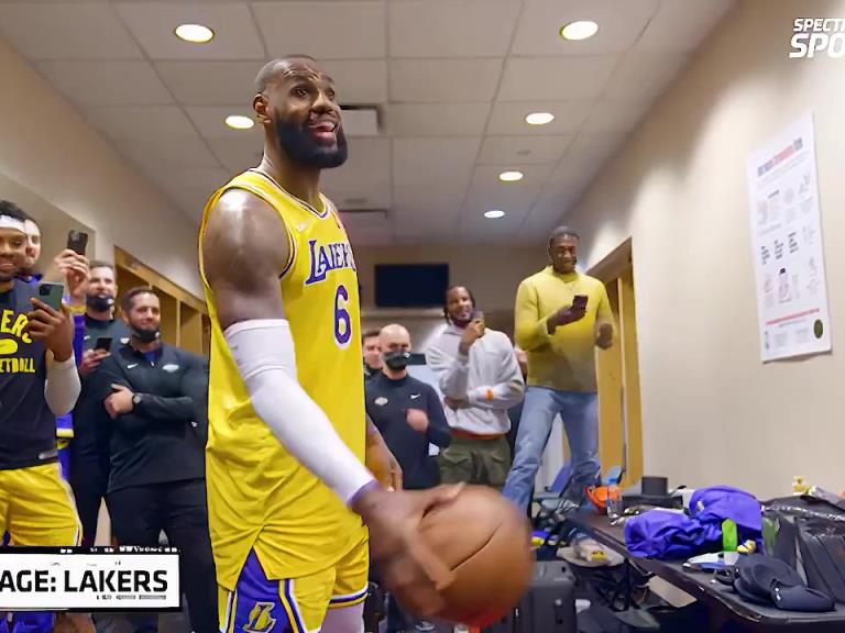 里弗斯絕殺之后湖人隊(duì)的更衣室氛圍，簡(jiǎn)直不要太和諧??！