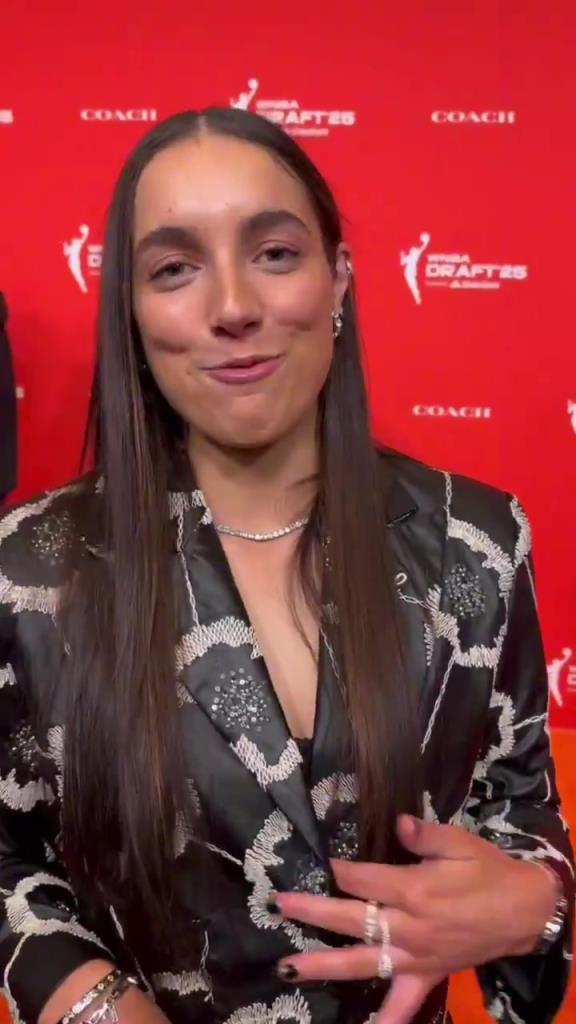 少爺真全能?。⊥龠€幫WNBA新秀妹子們?cè)O(shè)計(jì)今晚的服裝